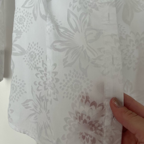 Apt 9 Pretty Top - Picture 2 of 5